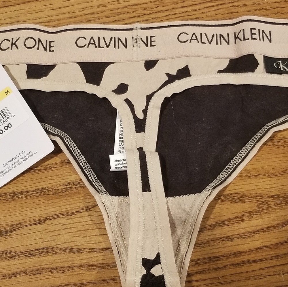 Calvin Klein Thong NWT - Picture 2 of 3